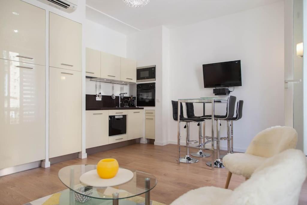 #28 1 Bdr Flat Ac Balcony Hper Central 10Mins To Beach & Old Town Nisa Exterior foto